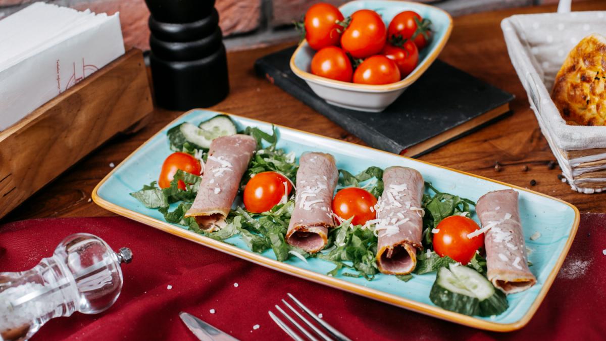 Рулетики из ветчины