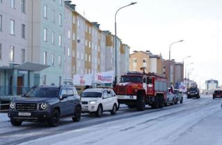 Колонна под флагами прошла по Анадырю: город объединился в преддверии Дня народного единства