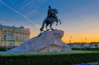 Поездки иностранцев в Петербург выросли до 594 тысяч