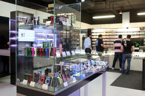 В Ямале власти планируют запрет на продажу электронных сигарет — губернатор Артюхов