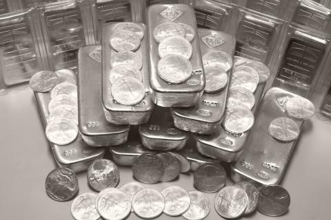 Цена серебра на бирже Comex превысила $45 за унцию впервые с 2011 года