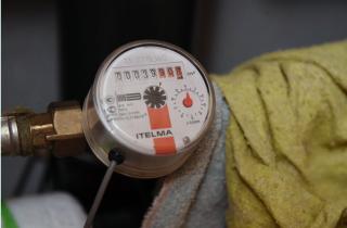 Общедомовой счётчик учитывает реальный расход воды в многоэтажке