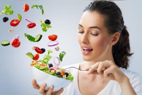 Учёные: фаст-фуд ускоряет старение кожи через разрушение коллагена