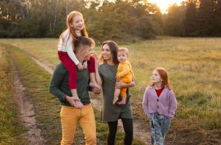 Родитель вместо офиса: в России предложили платить за воспитание детей