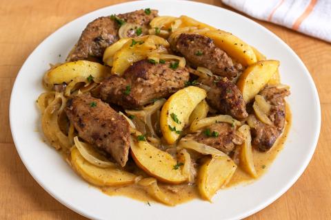 Шеф-повара советуют запекать печень с яблоками и сливками для мягкости и аромата