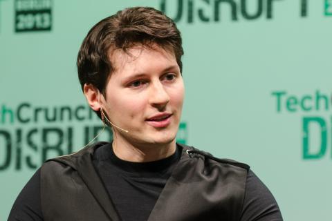Павел Дуров подарил возлюбленной ванну с тирамису