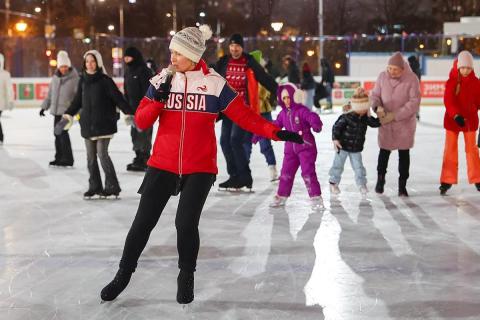 Каток в Тазовском начал работу под открытым небом — администрация района