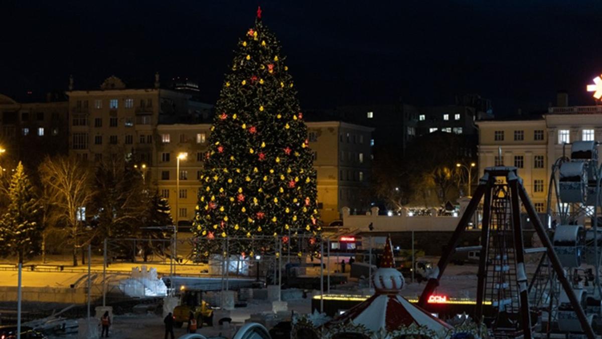 Новогодний ледовый городок в Екатеринбурге