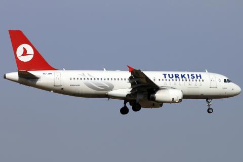 Почему пассажирам Turkish Airlines пришлось ждать больше 10 часов в аэропорту