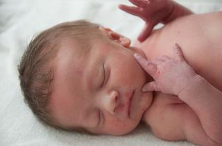 Бессонница возникает при послеродовом расстройстве — врачи