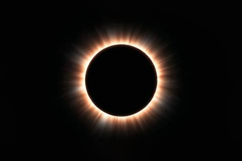 Яркие объекты с необычными свойствами зафиксированы в глубоком космосе — астрономы