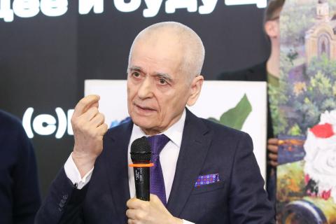 Геннадий Онищенко призвал россиян не паниковать из-за тигровых комаров - разносчиков лихорадки