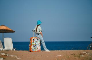 Улыбка превратилась в оскал: некоторые отели Эмиратов выставили чемоданы россиян на улицу