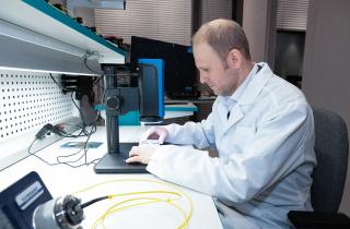 Инженеры создали микророботов microDelta размером меньше песчинки Университет Карнеги-Меллона