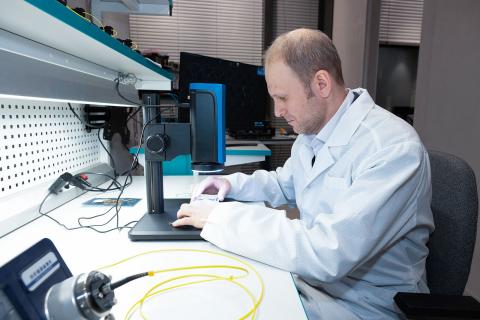 Инженеры создали микророботов microDelta размером меньше песчинки Университет Карнеги-Меллона