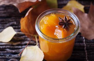 Добавил в хурму немного секретного фрукта — и кухня наполнилась ароматом, будто из южного сада