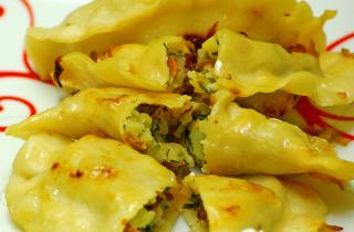 Жаль, раньше не знала: секрет, который делает вареники мягкими, а начинку — ароматной