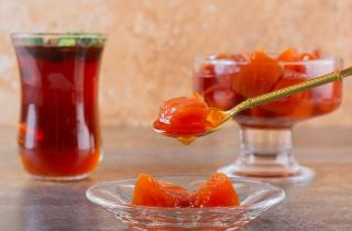 Беру клубнику и немного розмарина — результат сводит с ума даже тех, кто не любит сладкое