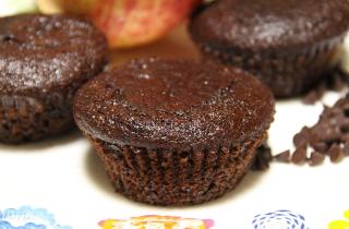 Для кекса в кружке используют базовые продукты — Едим дома