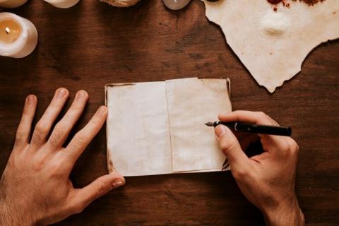 Тетрадка на полке хранит больше, чем просто рифмы