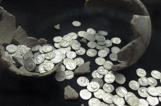 Житель Камчатки выставил коллекцию монет за 10 миллионов рублей