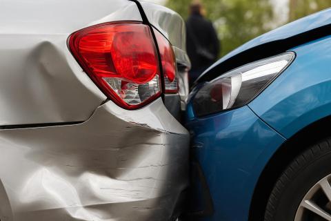 На перекрёстке в Апатитах произошло лобовое ДТП с пострадавшими — ГОЧС