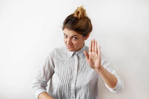 Психологи: красивым людям особенно важно уметь отказывать для защиты границ