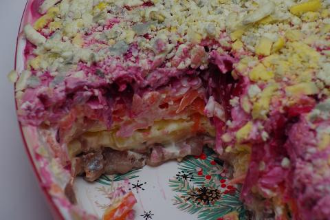 Добавление лимонного сока продлевает срок годности салата — диетологи