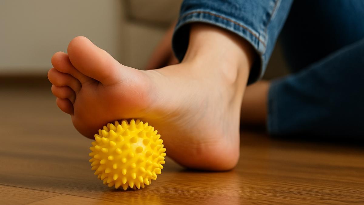 Массаж стоп мячиком