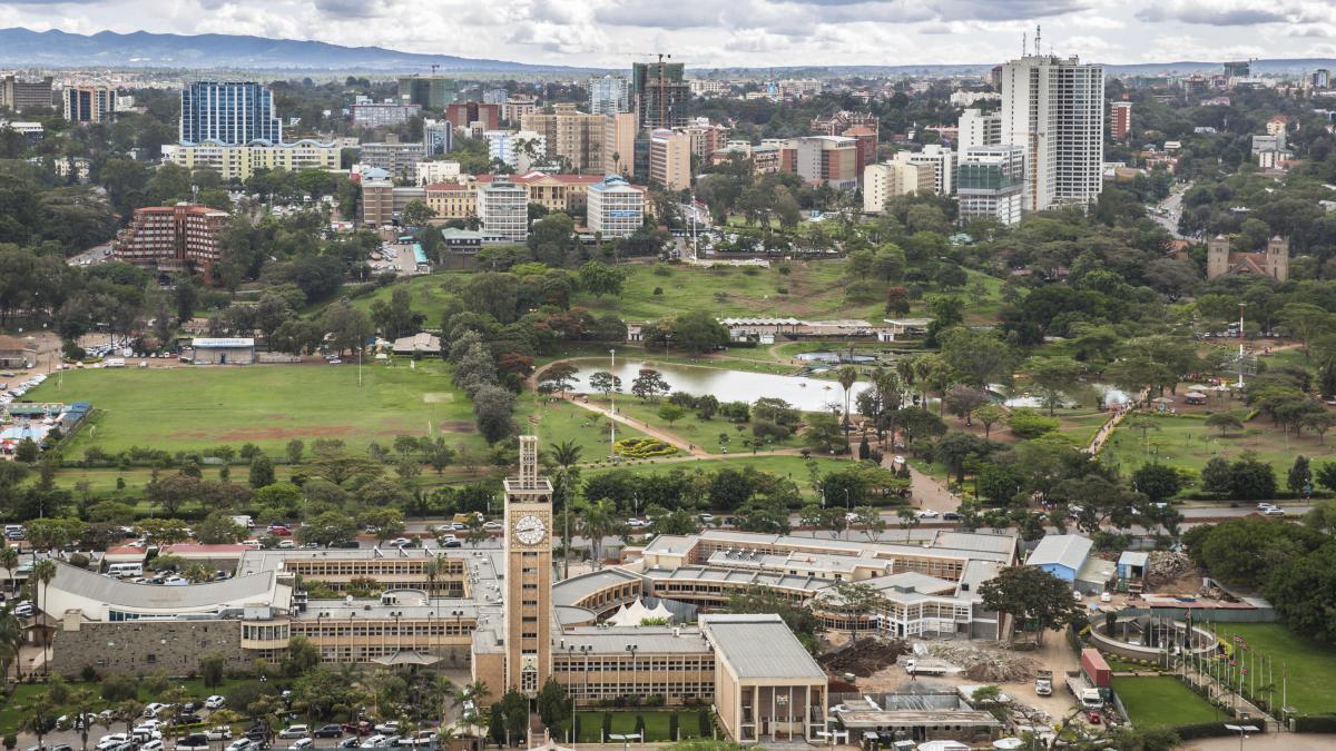 Найроби, Кения. Здания парламента и парк Ухуру