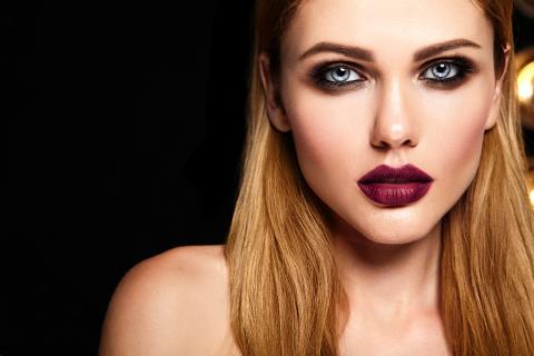 Самоощущение и косметика: как макияж помогает почувствовать уверенность
