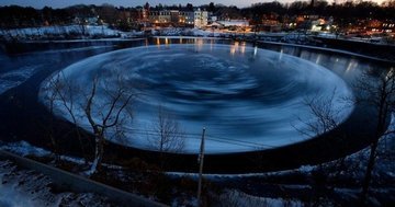 На американской реке снова появился ледяной диск На американской реке снова появился ледяной диск