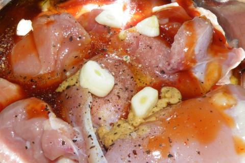 Курица стала мягче после тушения в белом вине — кулинары