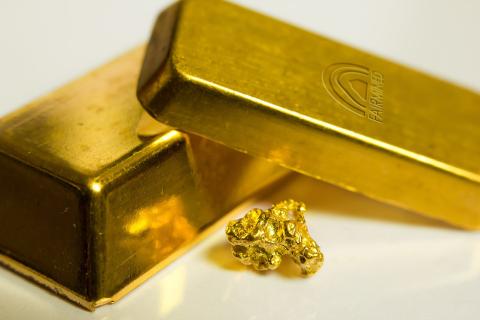 Котировки золота в 2025 году достигли исторического максимума $2 500 за унцию