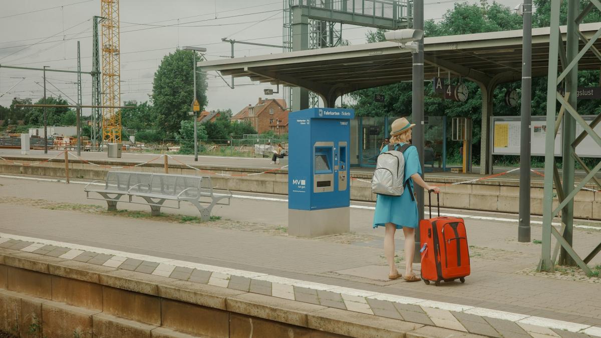 Женщина на вокзале