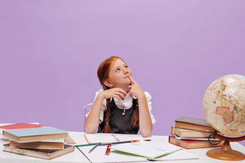 Психолог советует начать режим за две недели до учебы
