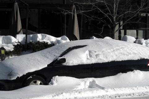 Губернатор Камчатки потребовал ускорить расчистку снега в Петропавловске