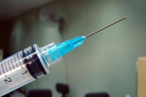 Что учесть при вакцинации ребёнка осенью — советы педиатров и график прививок