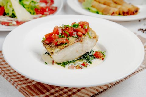 Рецепт трески с луком-шалотом в молочном соусе для нежного вкуса