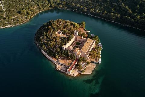 Самые мистические места на Земле: почему они притягивают внимание ученых и туристов
