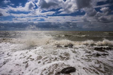 Туристы переориентировались на Азовское море из-за ЧС в Анапе