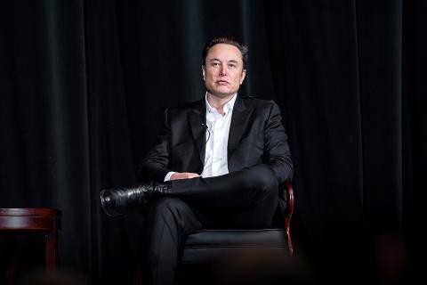 Tesla мотивирует Маска остаться в топ-менеджменте