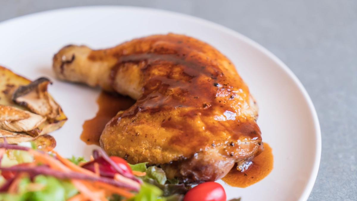 Куриные бедра в соево-кунжутной глазури