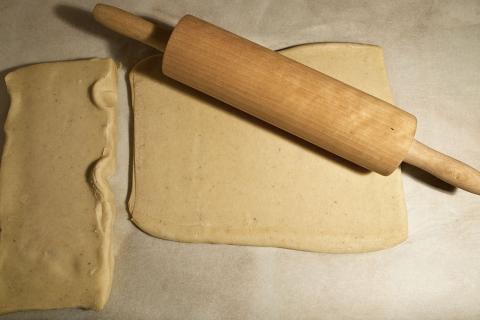 Домашнее слоёное тесто готовят с контролем жирности — Едим дома