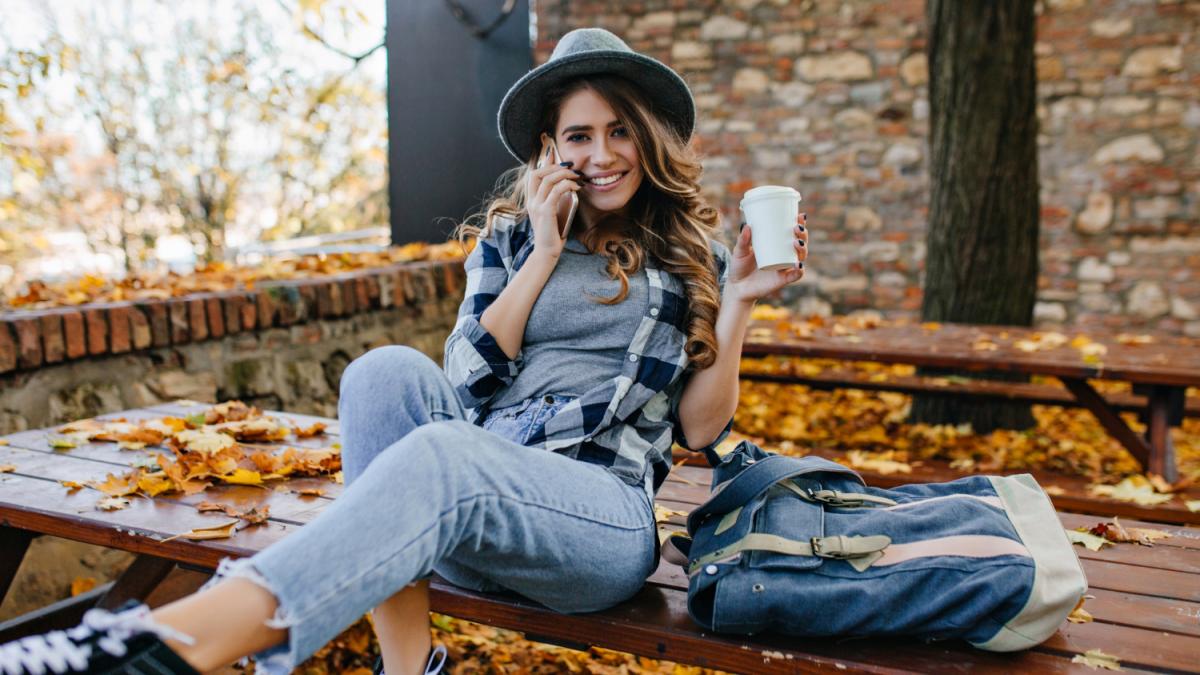 Девушка в джинсах