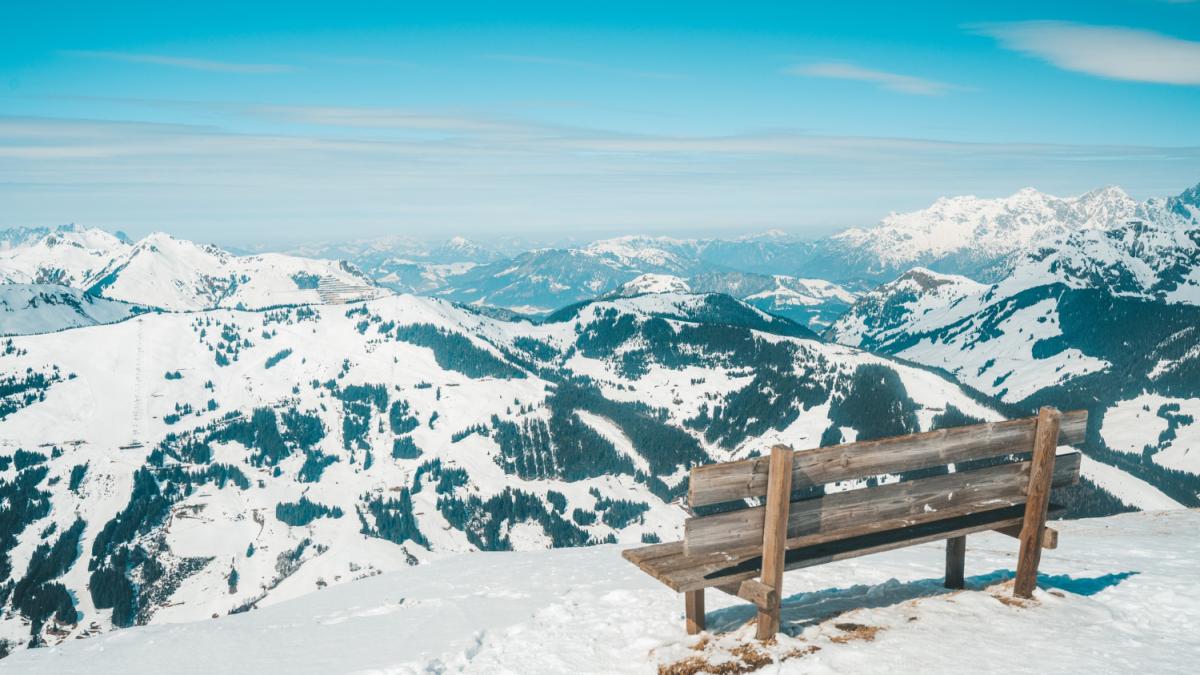 Вид на заснеженные горы