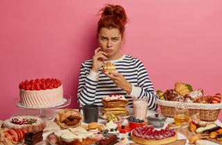 Поздний ужин признан физиологичным при позднем отходе ко сну — терапевт Ладыгина