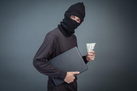 Они сказали, что из ФСБ, и пенсионерка им поверила: в Карелии мошенники обогатились ещё на 2 миллиона