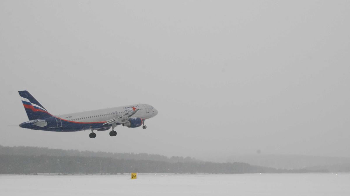 Aeroflot Airbus A320-214 VQ-BCN takes off from Yemelyanovo Airport