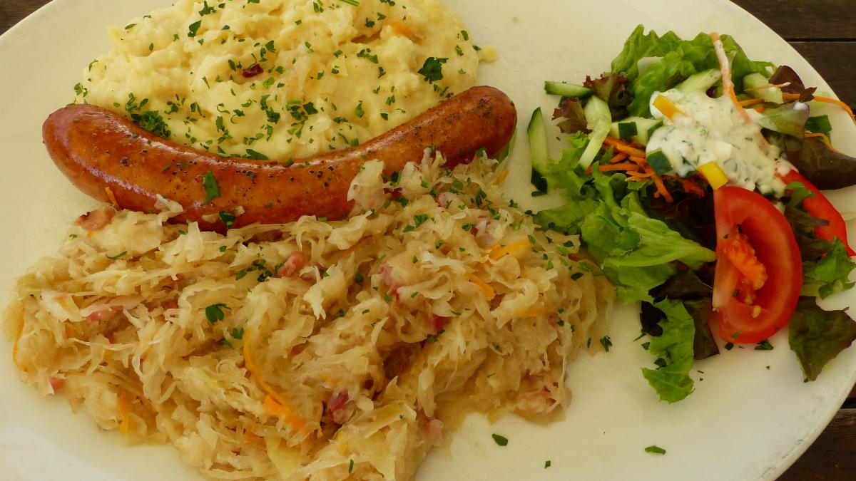 Колбаски с картофелем